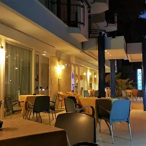 2* Hotel Canasta