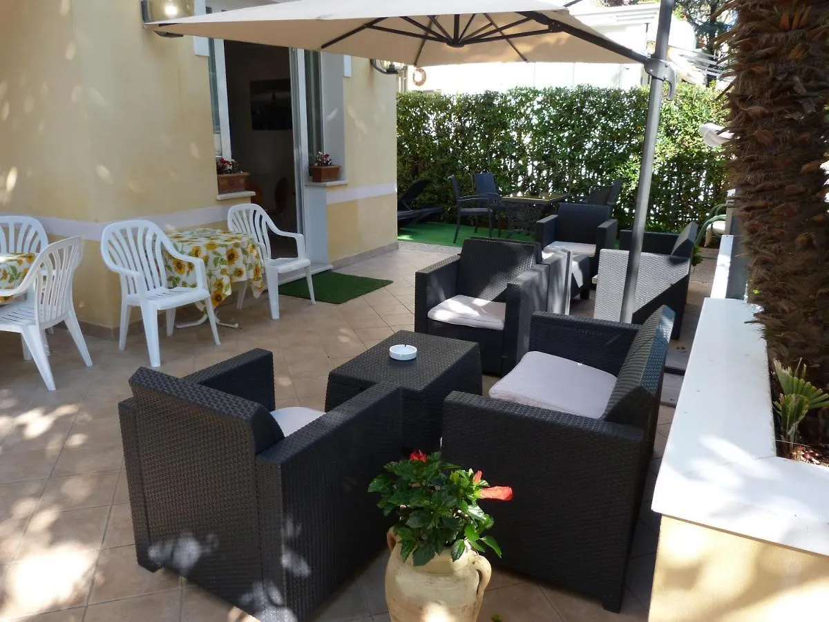 Hotel Monti Riccione 0*,  Italia